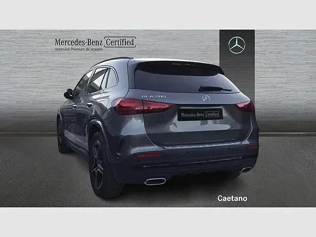 Usado Mercedes GLA200 163 CV (119 kW) 2025 Gris montaña SUV