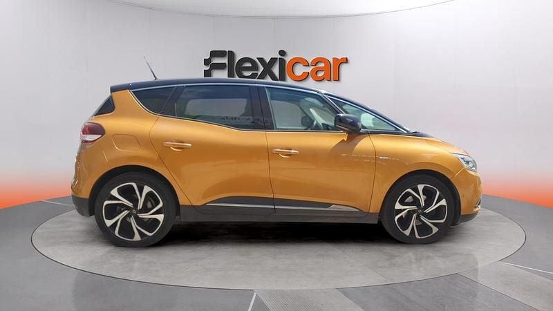 Usado Renault Scénic III Zen 130 CV (95 kW) 2016 Amarillo Monovolumen