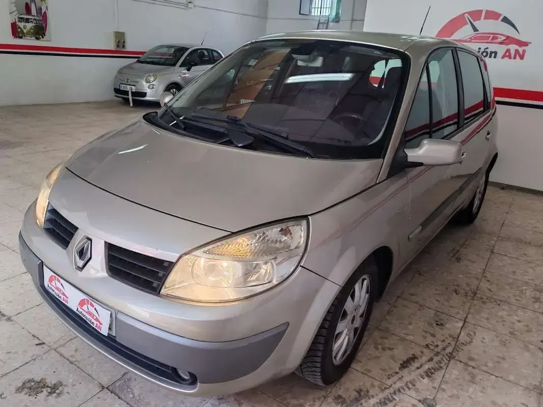 Usado Renault Scenic E-Tech Dynamique 150 CV (110 kW) 2006 Beige Monovolumen