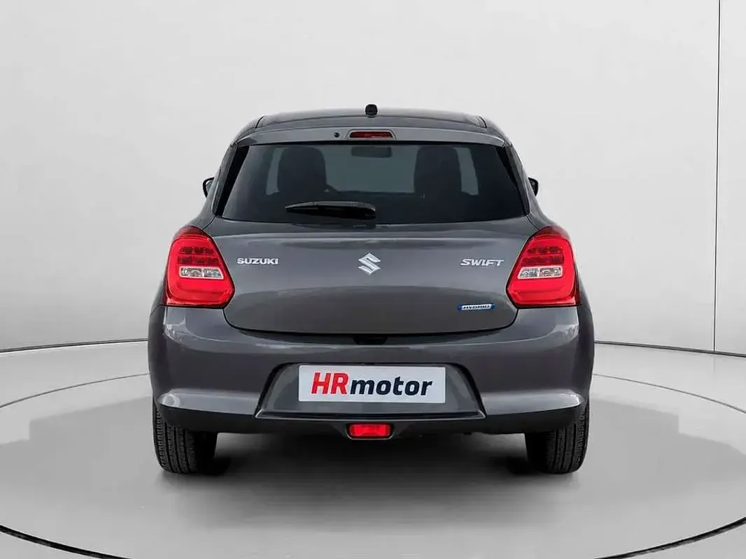 Usado Suzuki Swift 83 CV (61 kW) 2023 Gris Utilitario