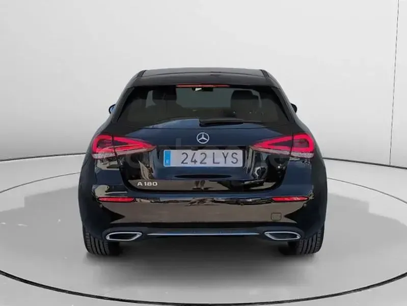 Usado Mercedes A180 136 CV (100 kW) 2022 Negro Berlina