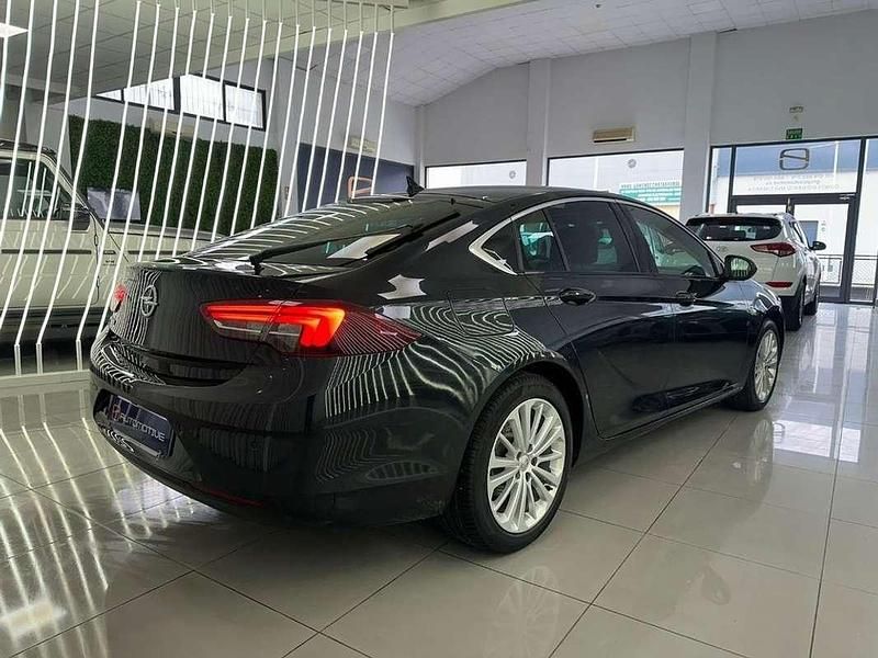 Usado Opel Insignia Innovation 136 CV (100 kW) 2020 Azul Familiar