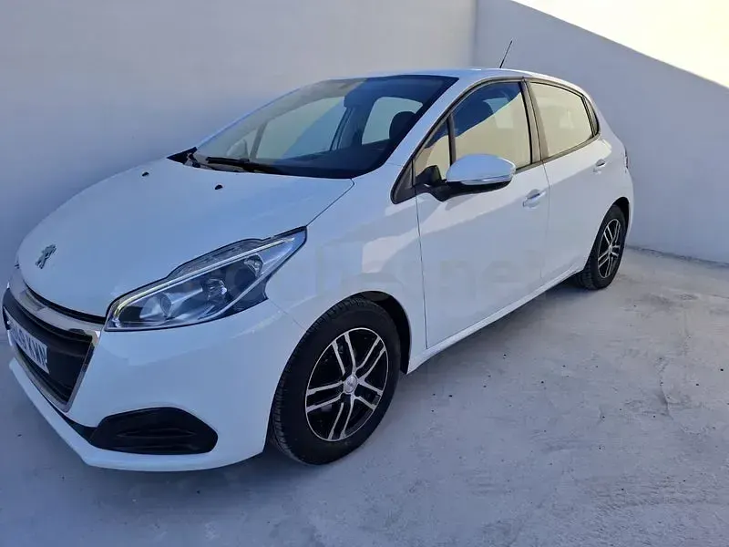 Usado Peugeot 208 Active 99 CV (72 kW) 2019 Blanco Utilitario