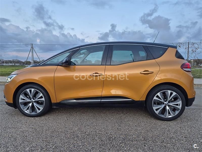 Usado Renault Scénic IV Zen 130 CV (95 kW) 2017 Amarillo Monovolumen