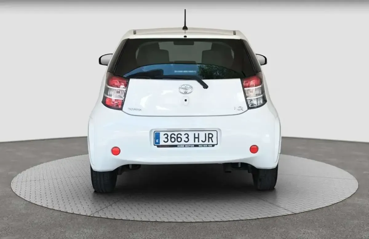 Usado Toyota iQ 99 CV (72 kW) 2012 Blanco Utilitario