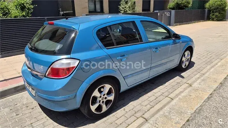 Usado Opel Astra Enjoy 90 CV (66 kW) 2005 Azul Berlina