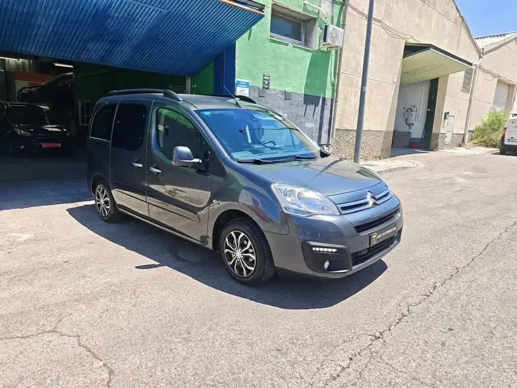 Usado Citroën Berlingo Live 102 CV (75 kW) 2018 Gris Monovolumen