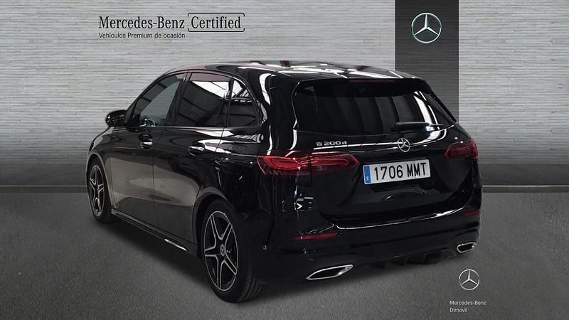 Usado Mercedes B200 AMG line 150 CV (110 kW) 2024 Negro noche Monovolumen