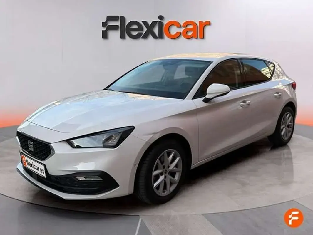 Usado Seat Leon Style 131 CV (96 kW) 2022 Blanco Utilitario