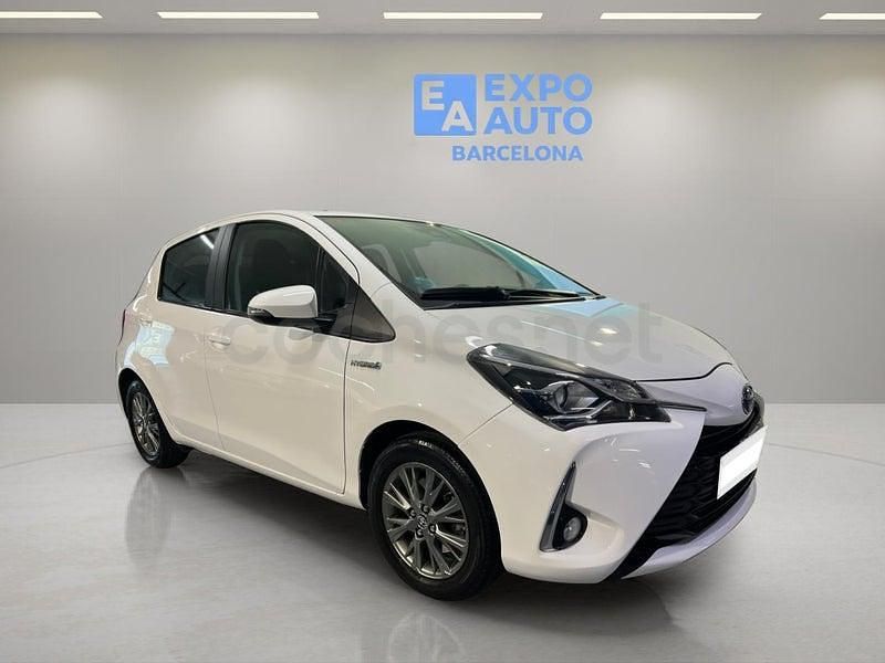 Usado Toyota Yaris Hybrid 100 CV (73 kW) 2017 Blanco Berlina