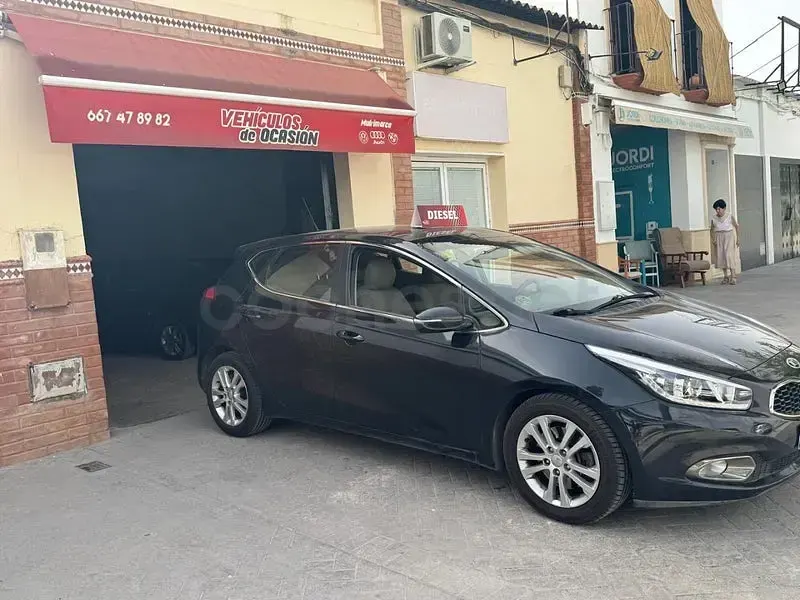 Usado Kia Ceed GT 90 CV (66 kW) 2015 Negro Berlina