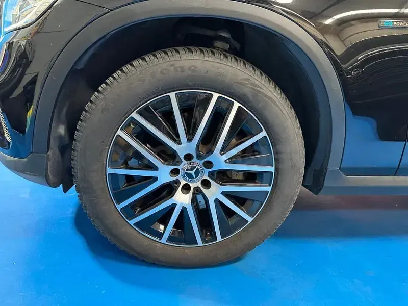 Usado Mercedes GLC300e 320 CV (235 kW) 2020 Negro SUV