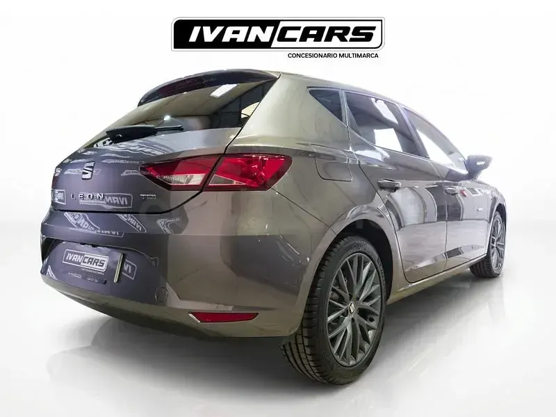 Usado Seat Leon CONNECT 115 CV (84 kW) 2016 Gris / plata Berlina