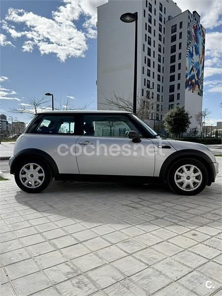 Usado Mini ONE 90 CV (66 kW) 2004 Gris / plata Utilitario