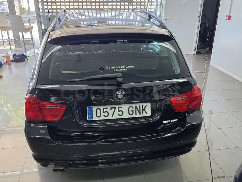 Usado BMW 318 143 CV (105 kW) 2009 Negro Familiar