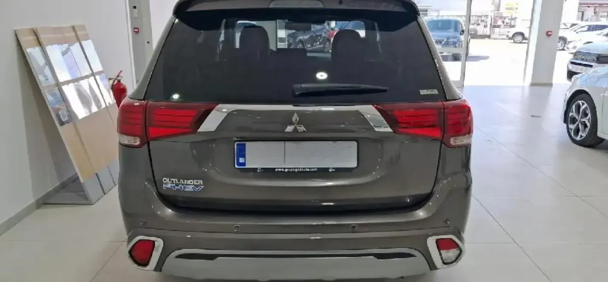 Usado Mitsubishi Outlander 224 CV (164 kW) 2020 Marron SUV