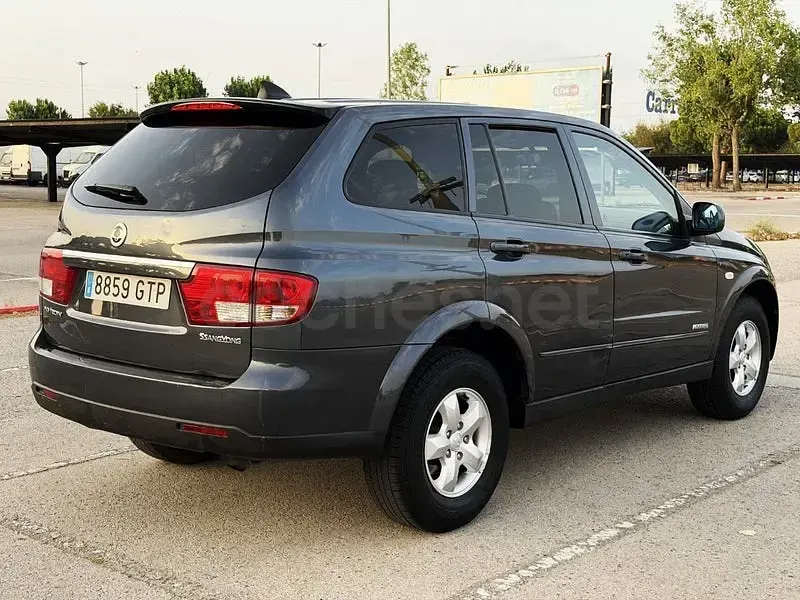 Usado SsangYong Kyron 141 CV (103 kW) 2010 Gris / plata SUV