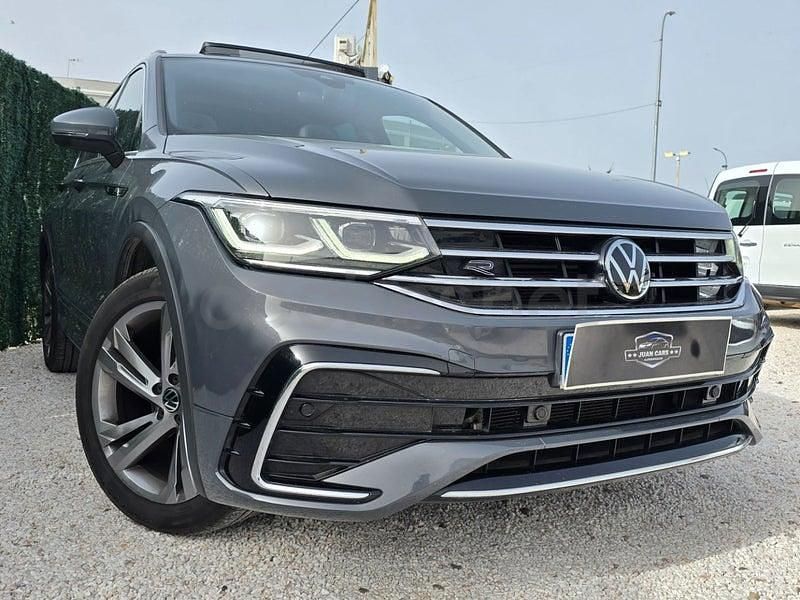 Usado VW Tiguan R-line 150 CV (110 kW) 2023 Gris / plata SUV