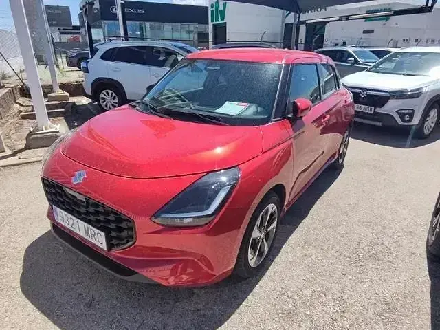 Usado Suzuki Swift 83 CV (61 kW) 2024 Rojo Utilitario
