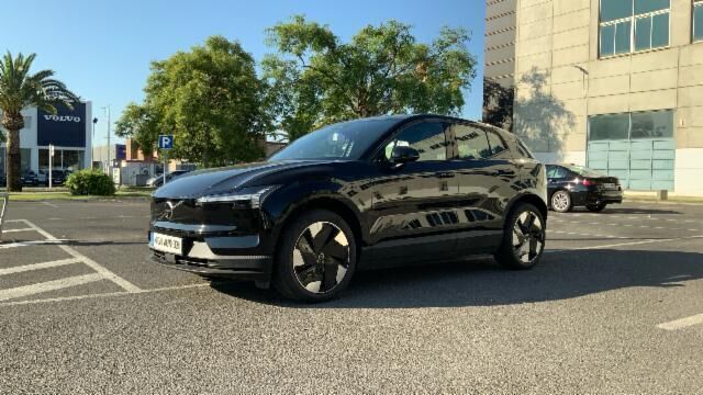Negro Usado 2023 Volvo EX30 Ultra SUV | 39.990 € (Precio justo) - Imagen 1/4