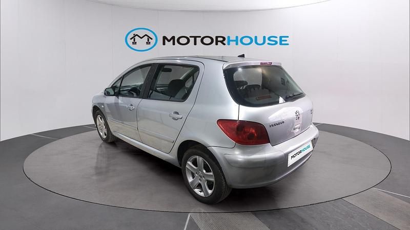 Usado Peugeot 307 110 CV (80 kW) 2005 Gray Berlina