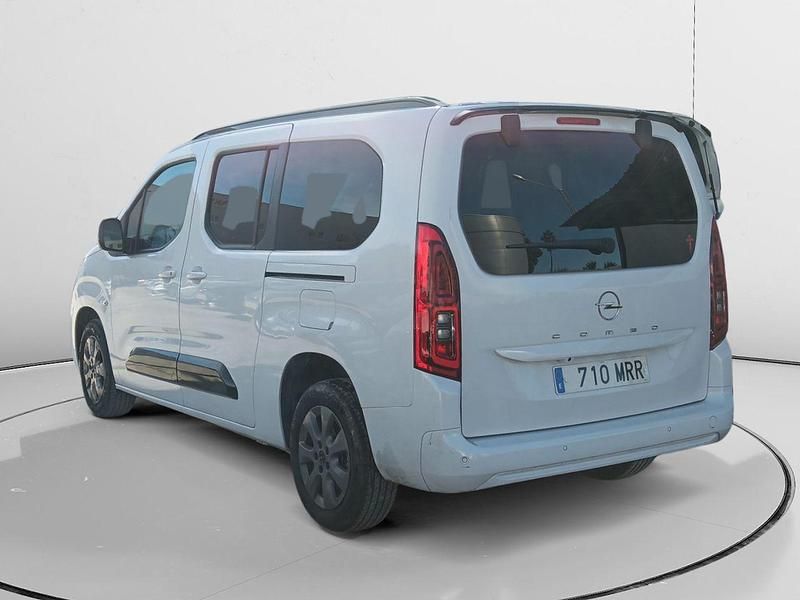 Usado Opel Combo Innovation 130 CV (95 kW) 2024 Blanco Monovolumen