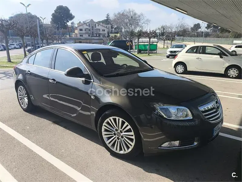 Usado Opel Insignia Excellence 163 CV (119 kW) 2013 Gris / plata Berlina
