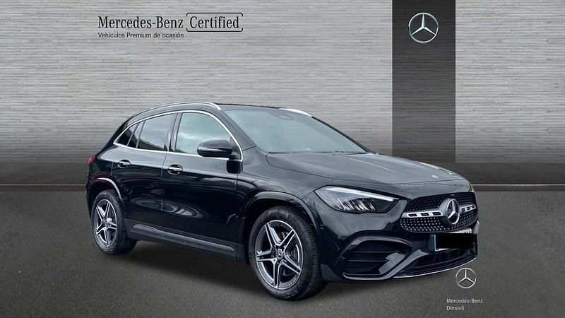 Usado Mercedes GLA200 AMG line 150 CV (110 kW) 2024 Negro cosmos SUV