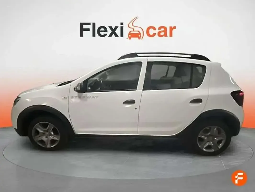Usado Dacia Sandero Comfort 90 CV (66 kW) 2019 Blanco Utilitario