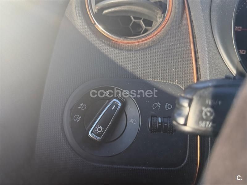 Usado Seat Ibiza I-Tech 105 CV (77 kW) 2014 Gris / plata Berlina