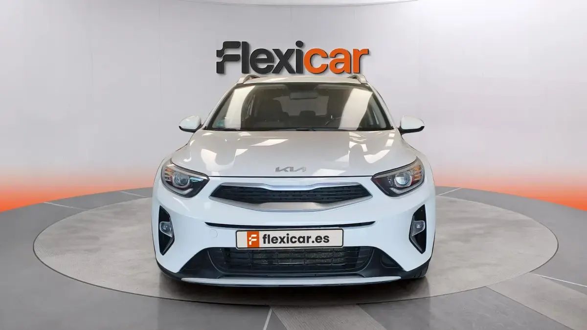 Usado Kia Stonic 84 CV (61 kW) 2022 Blanco SUV