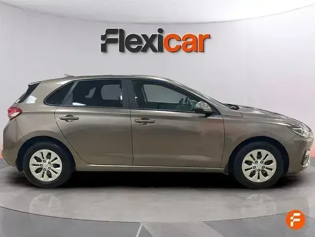 Usado Hyundai i30 110 CV (80 kW) 2021 Marrón