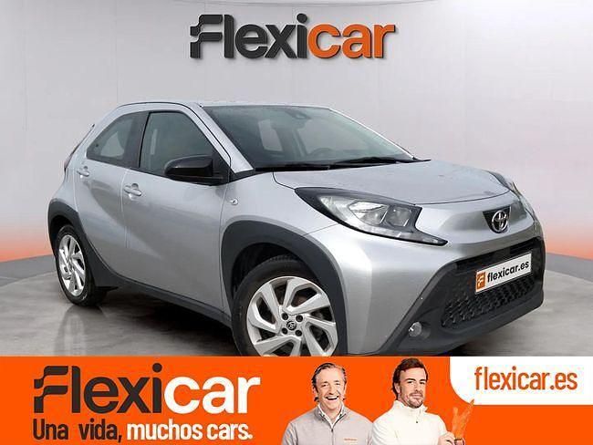 Gris Usado 2024 Toyota Aygo Play Utilitario | 15.990 € (Caro) - Imagen 1/4