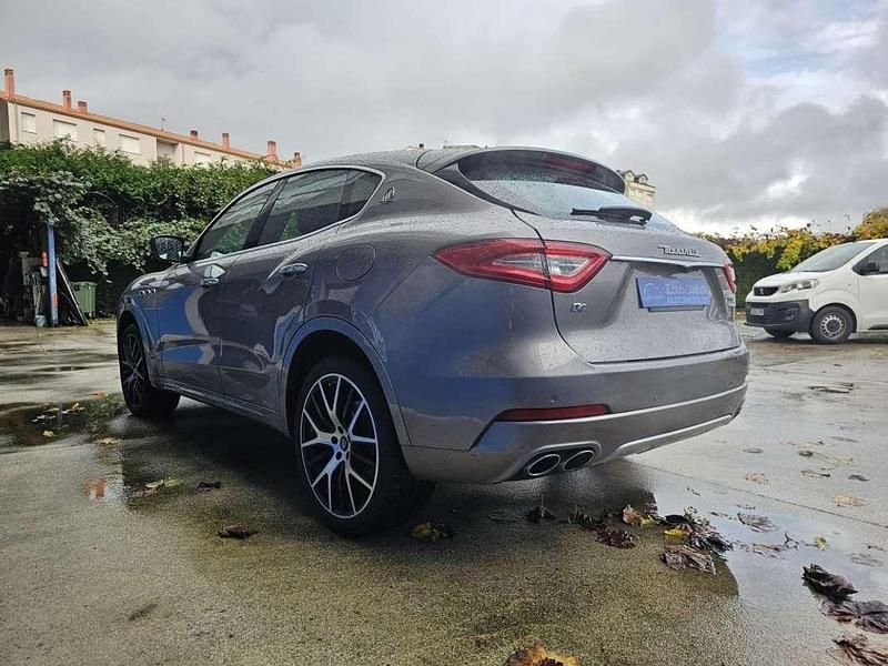 Usado Maserati Levante GranLusso 350 CV (257 kW) 2020 Gris SUV