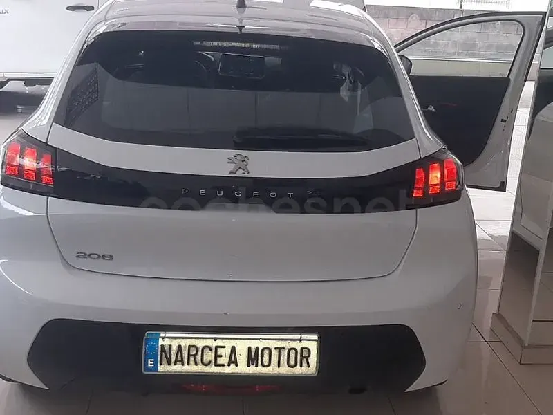 Usado Peugeot 208 Active 100 CV (73 kW) 2022 Blanco Utilitario