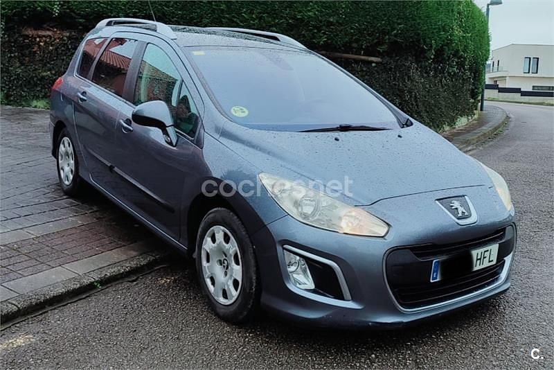 Usado Peugeot 308 SW Access 112 CV (82 kW) 2011 Gris / plata Familiar
