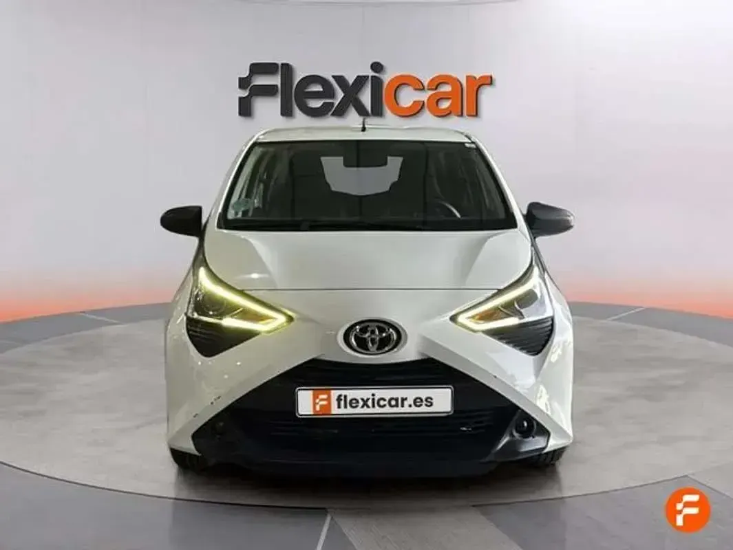 Usado Toyota Aygo X-play 72 CV (52 kW) 2022 Blanco Utilitario