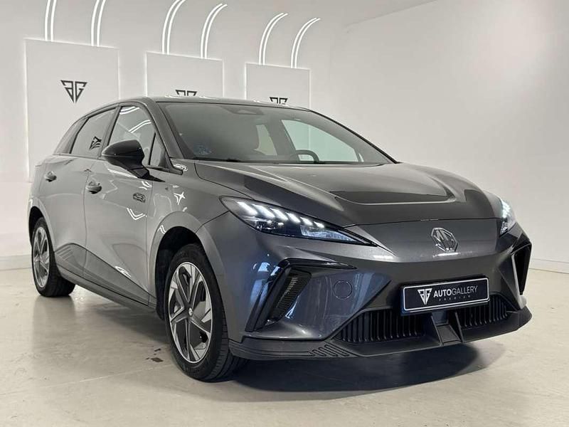 Usado MG MG4 EV Comfort 150 kW (204 CV) 2024 Gris Utilitario