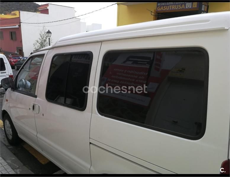 Blanco Usado 2001 Nissan Cargo Familiar | 6500 € - Imagen 1/4