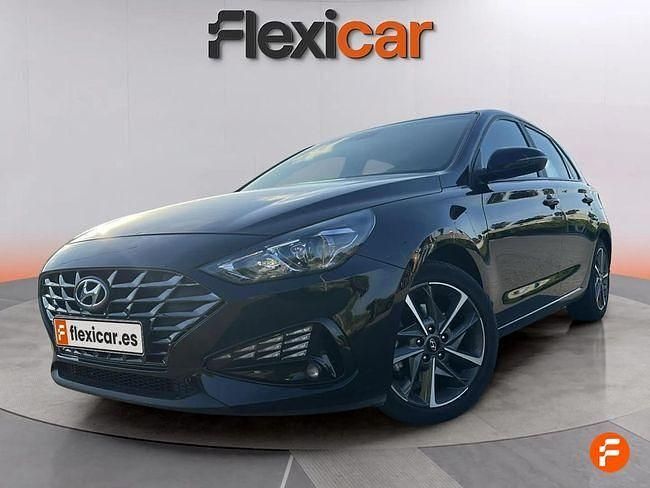 Usado Hyundai i30 110 CV (80 kW) 2023 Negro Utilitario