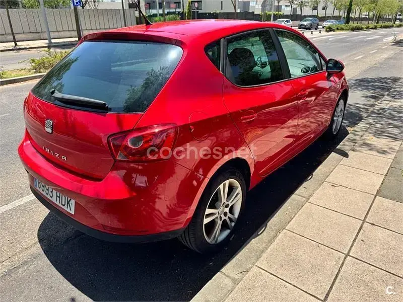 Usado Seat Ibiza Style 90 CV (66 kW) 2011 Rojo Berlina