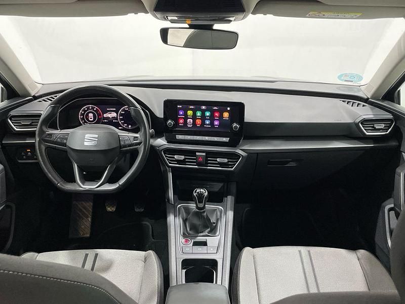 Usado Seat Leon Style 130 CV (95 kW) 2021 Gris Berlina