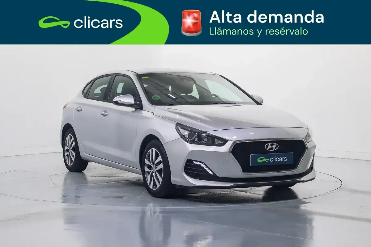 Usado Hyundai i30 120 CV (88 kW) 2018 Gris Berlina