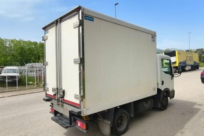 Usado Nissan Cabstar Premium Edition 136 CV (100 kW) 2012 Blanco Pickup/Camioneta