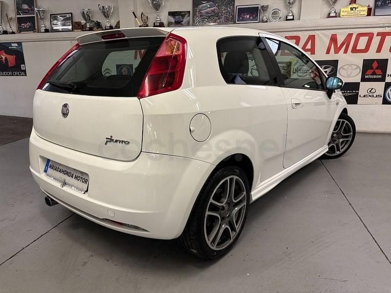 Usado Fiat Grande Punto Sport 120 CV (88 kW) 2009 Blanco Utilitario