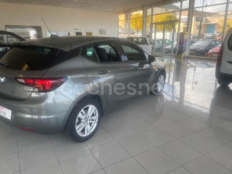 Usado Opel Astra GS Line 110 CV (80 kW) 2021 Gris / plata Berlina