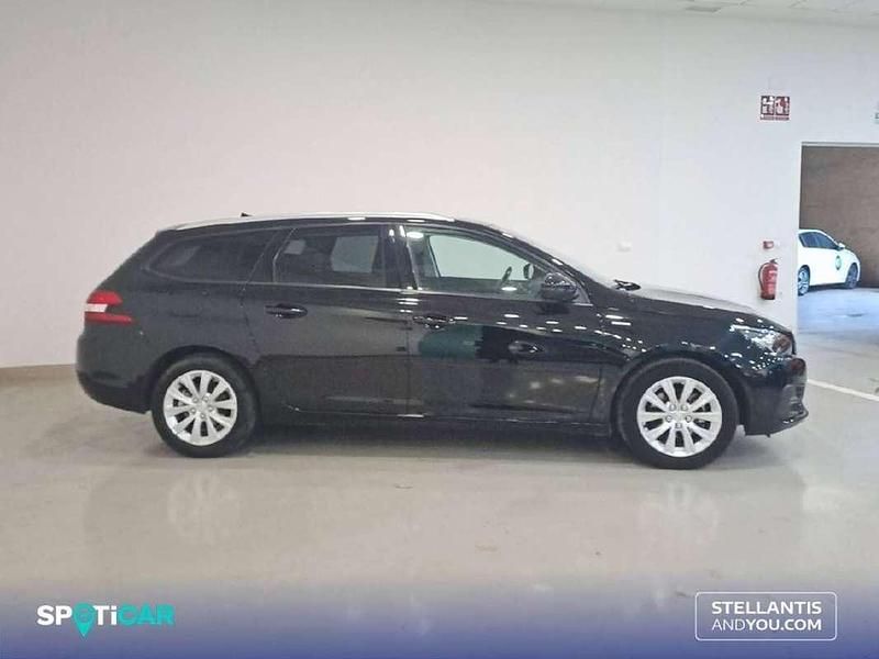 Usado Peugeot 308 SW Style 131 CV (96 kW) 2020 Negro Familiar