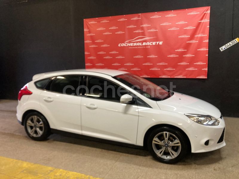 Usado Ford Focus Sport 115 CV (84 kW) 2014 Blanco Berlina