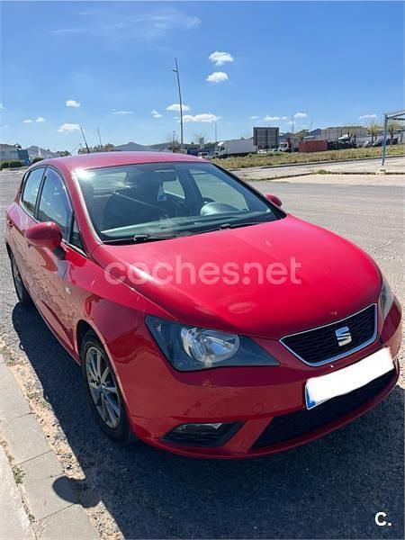 Usado Seat Ibiza I-Tech 70 CV (51 kW) 2014 Rojo Berlina