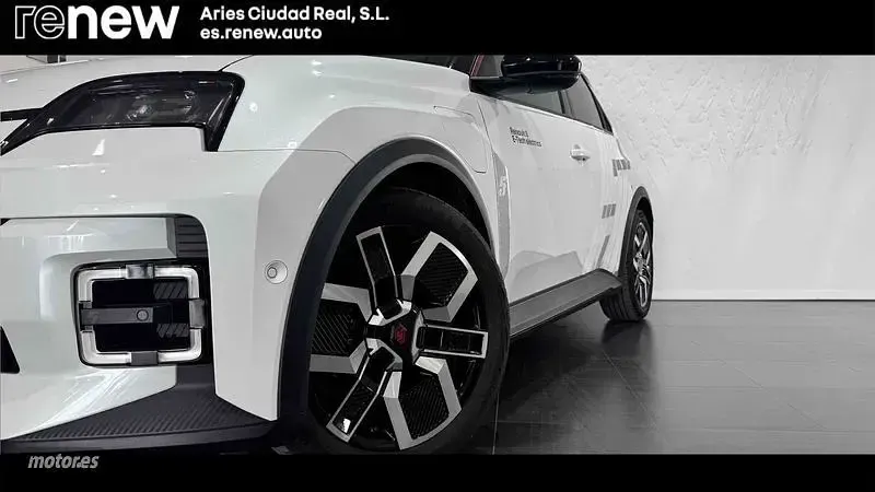 Usado Renault 5 E-Tech Techno 88 kW (120 CV) 2025 Blanco Berlina